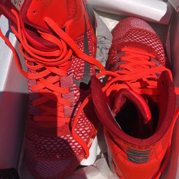 Kobe elite Christmas edition. LIKE NEW - Picture 2 of 3